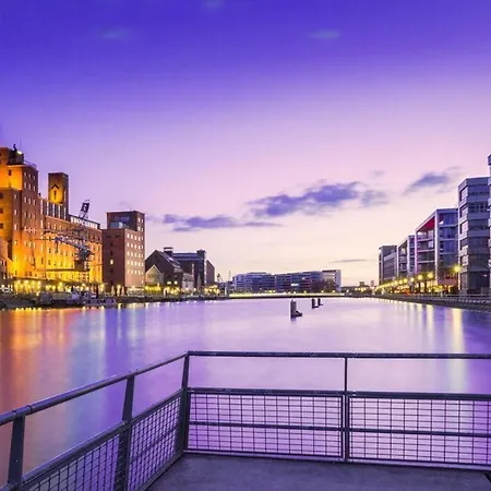 - Sea Center & Parking Spaces & Kingsize Bett - Central Station Hbf - Lejlighed *