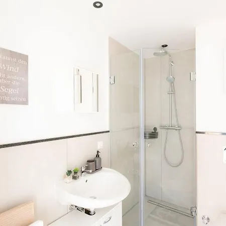 아파트 - Sea Center & Parking Spaces & Kingsize Bett - Central Station Hbf - *