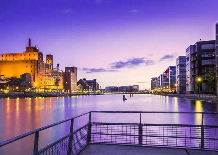 - Sea Center & Parking Spaces & Kingsize Bett - Central Station Hbf - Lejlighed *